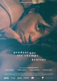 Pendant que les champs brûlent movie poster