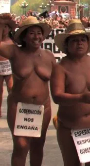 Poster do filme LOS DESNUDOS — Notre corps est une arme