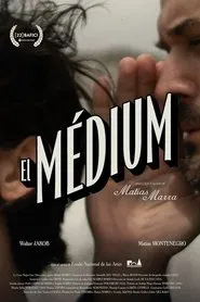 El médium movie poster