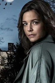 Poster da série Cora Stein