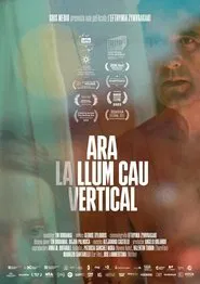 Ahora la luz cae vertical movie poster