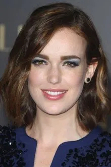 Elizabeth Henstridge profile picture
