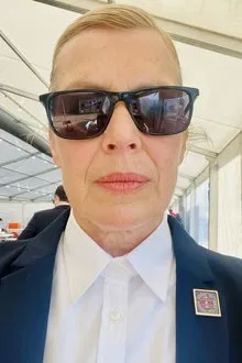 Holly Barnard profile picture
