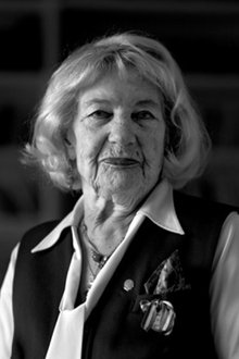 Macide Tanır profile picture