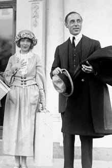 Lillian Gish in a Liberty Loan Appeal movie poster