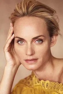 Amber Valletta profile picture