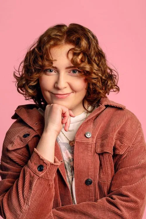 Alice Oseman profile picture