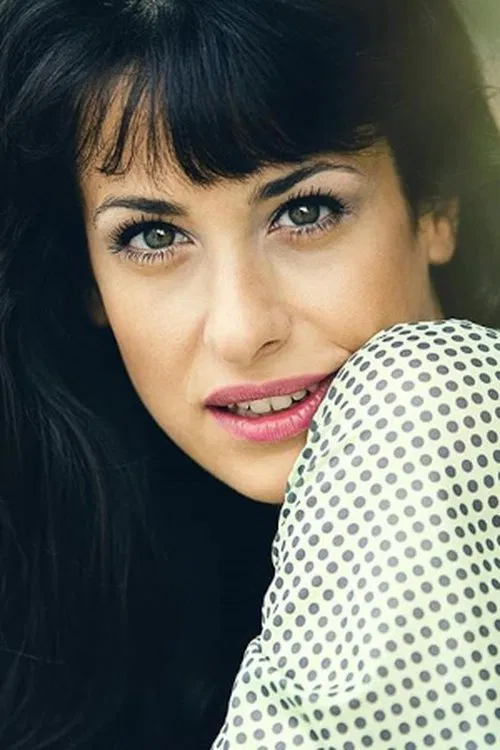 Lara Komar profile picture
