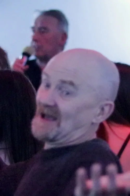 Foto de perfil de Calm (Shouty) smoking guy