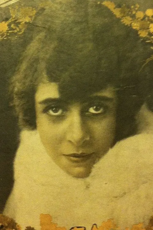 Lottie Lyell profile picture