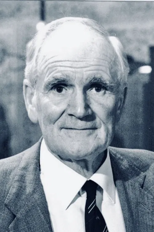 Desmond Llewelyn profile picture