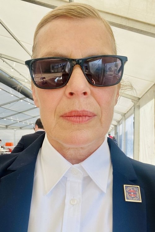 Holly Barnard profile picture