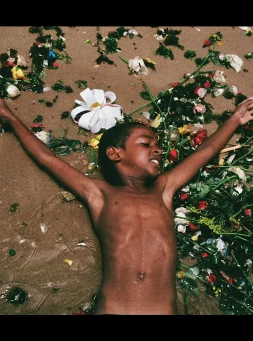 “Às vezes os olhos brilham a ponto de marejar.” movie poster