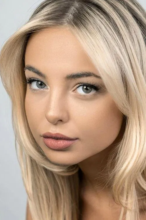 Emma Kotos profile picture