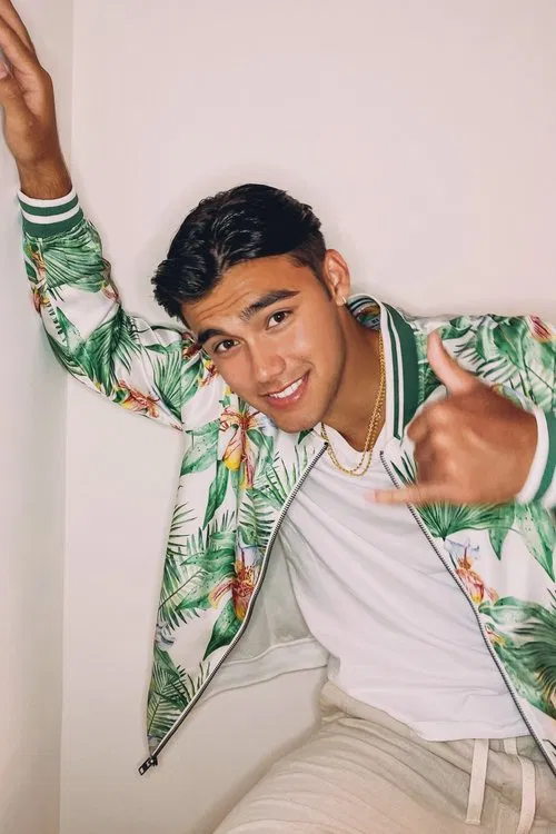 Bailey May profile picture