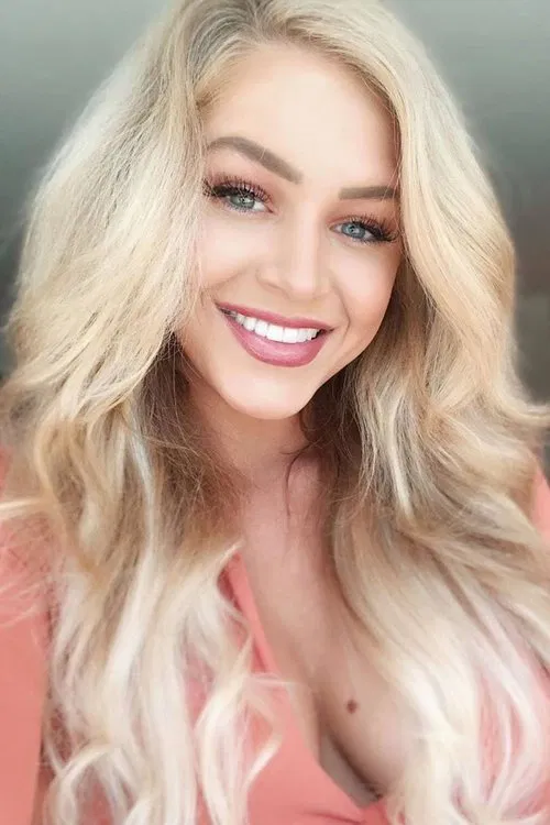 Courtney Tailor profile picture