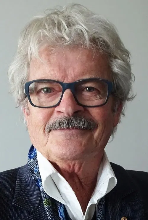 Reg Livermore profile picture