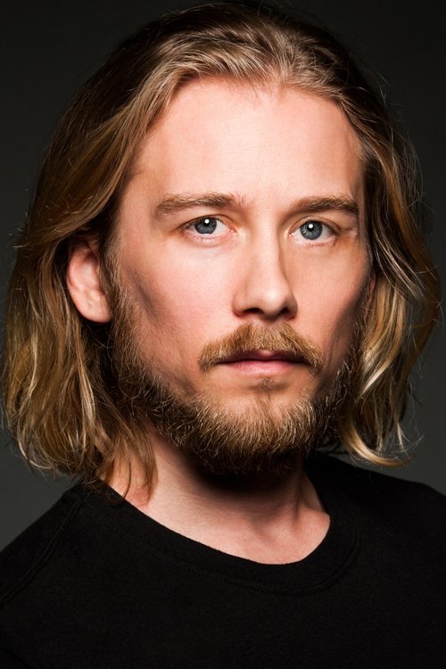 Lou Taylor Pucci profile picture