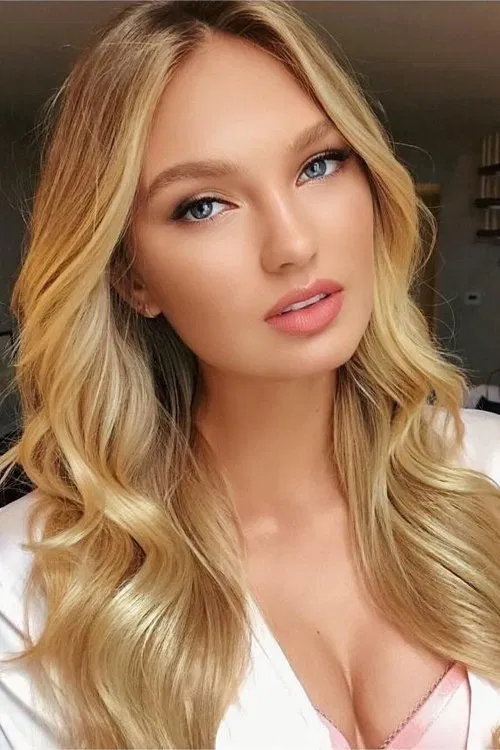 Romee Strijd profile picture