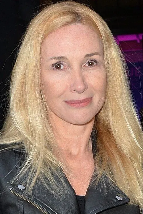Isabelle Doval profile picture