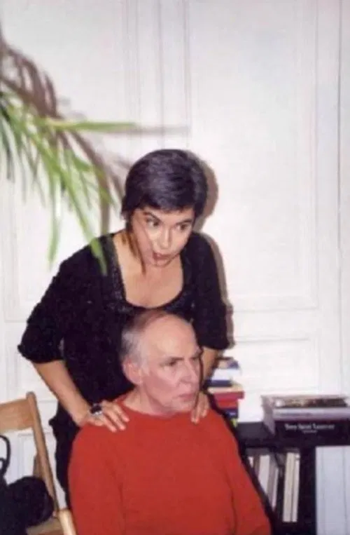 Elle critique tout ! movie poster