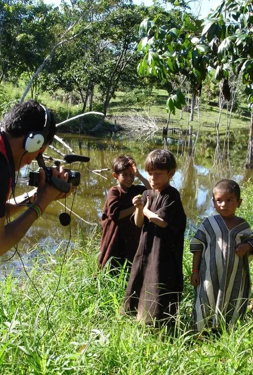 Poster do filme A Gente Luta Mas Come Fruta
