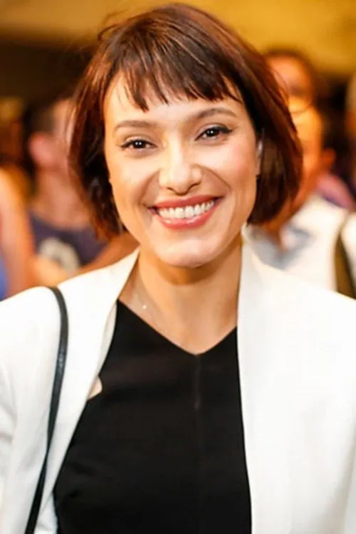 Cláudia Jouvin profile picture