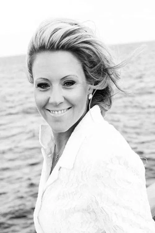 Anna Elizabeth James profile picture