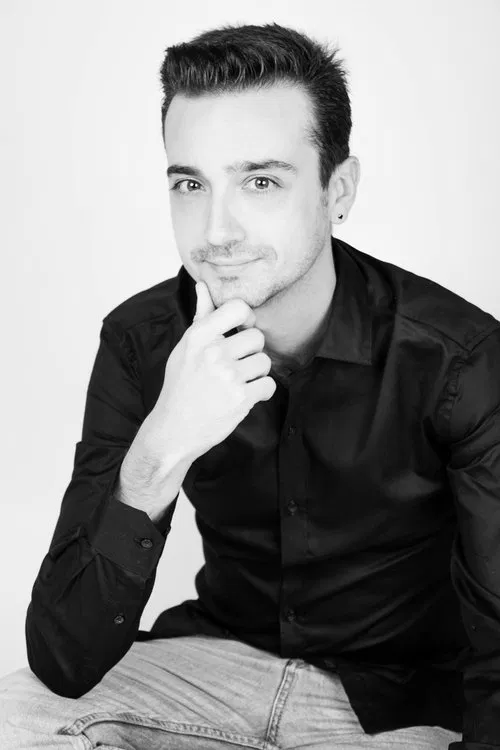 Víctor M. del Pozo profile picture