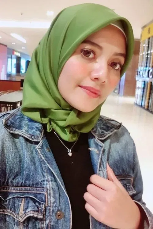 Tunku Hanis profile picture