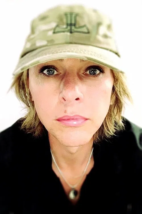 Foto de perfil de M. J. Bassett