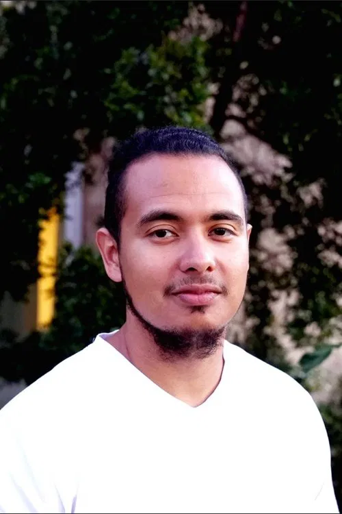 Carlos J. Flores profile picture