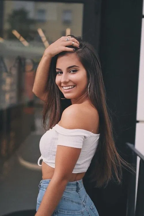 Carly Santos profile picture