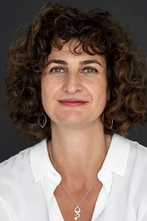 Pelin Esmer profile picture